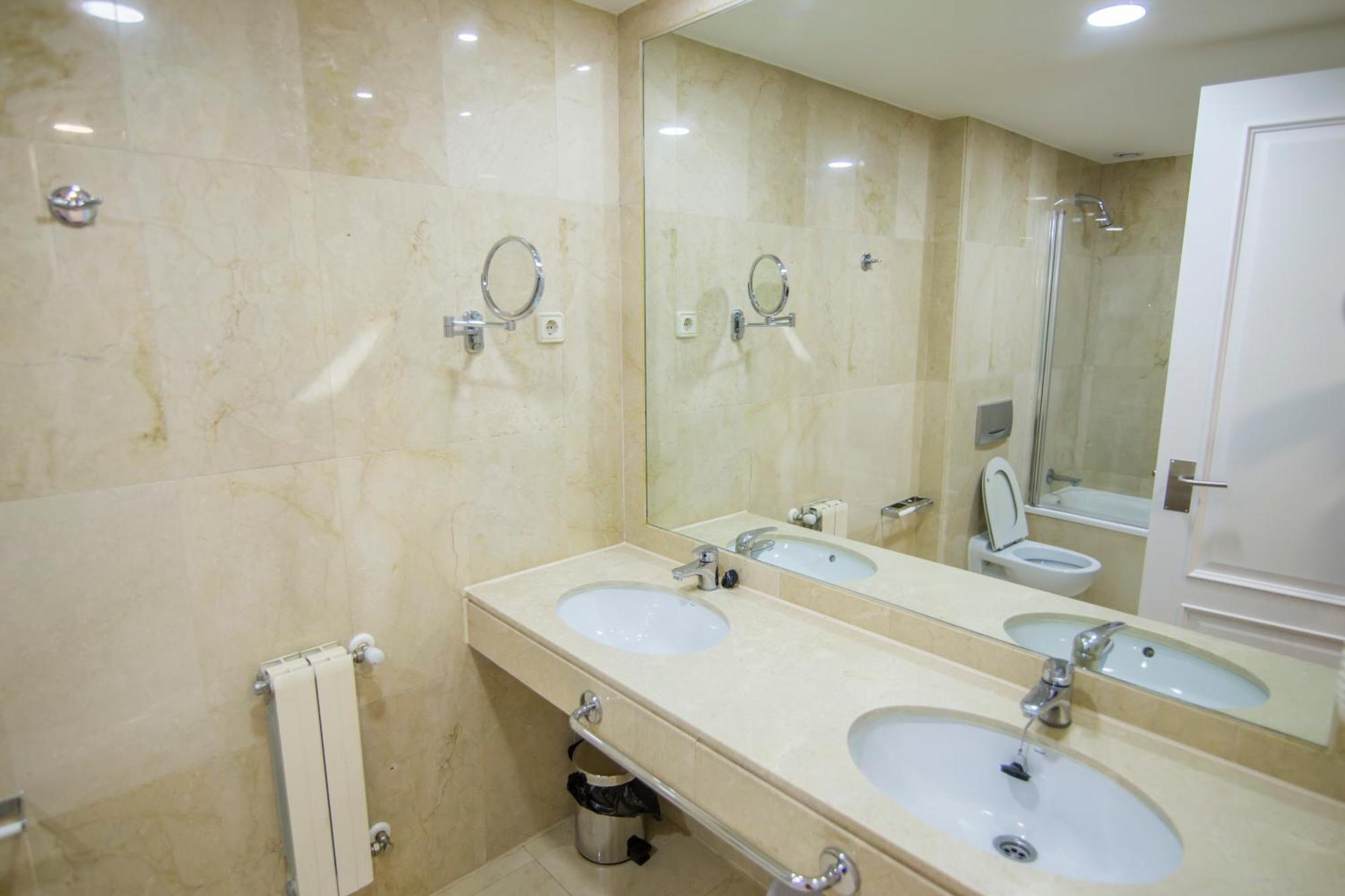 Apartamentos Plaza De Santiago - Estudios Turisticos - 1 Llave Pinto Exteriör bild