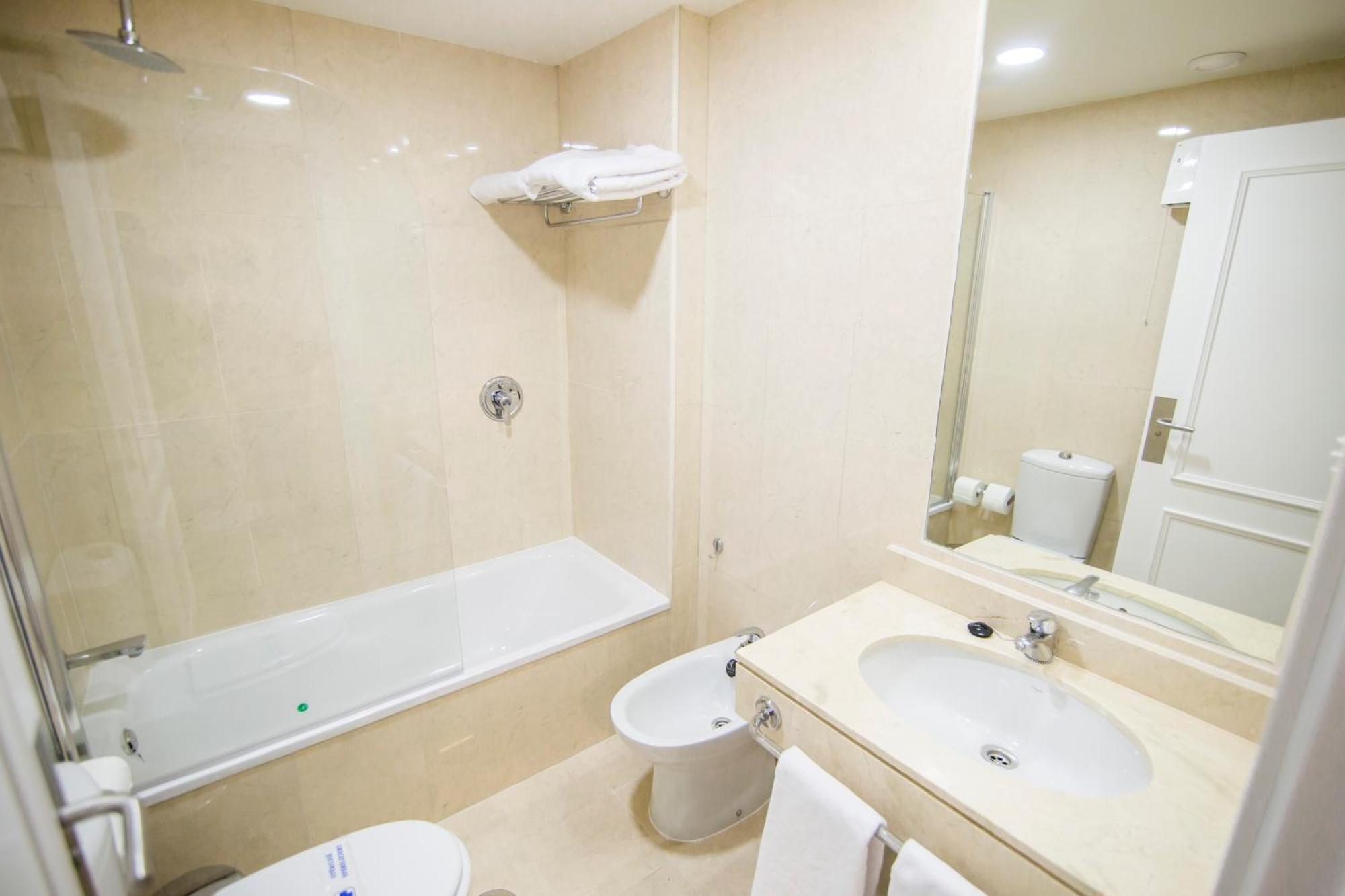 Apartamentos Plaza De Santiago - Estudios Turisticos - 1 Llave Pinto Exteriör bild