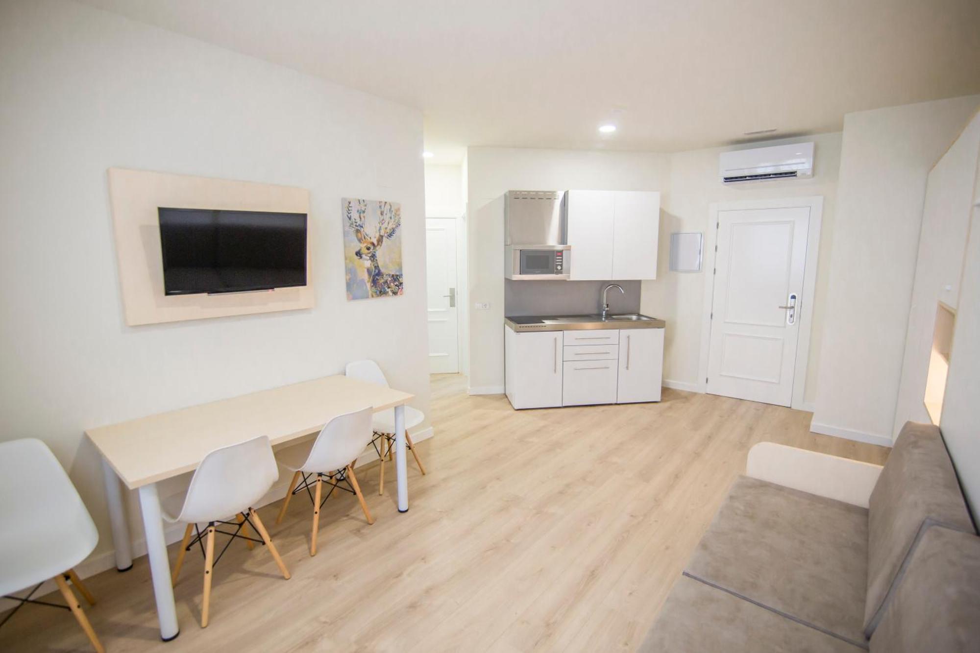Apartamentos Plaza De Santiago - Estudios Turisticos - 1 Llave Pinto Exteriör bild