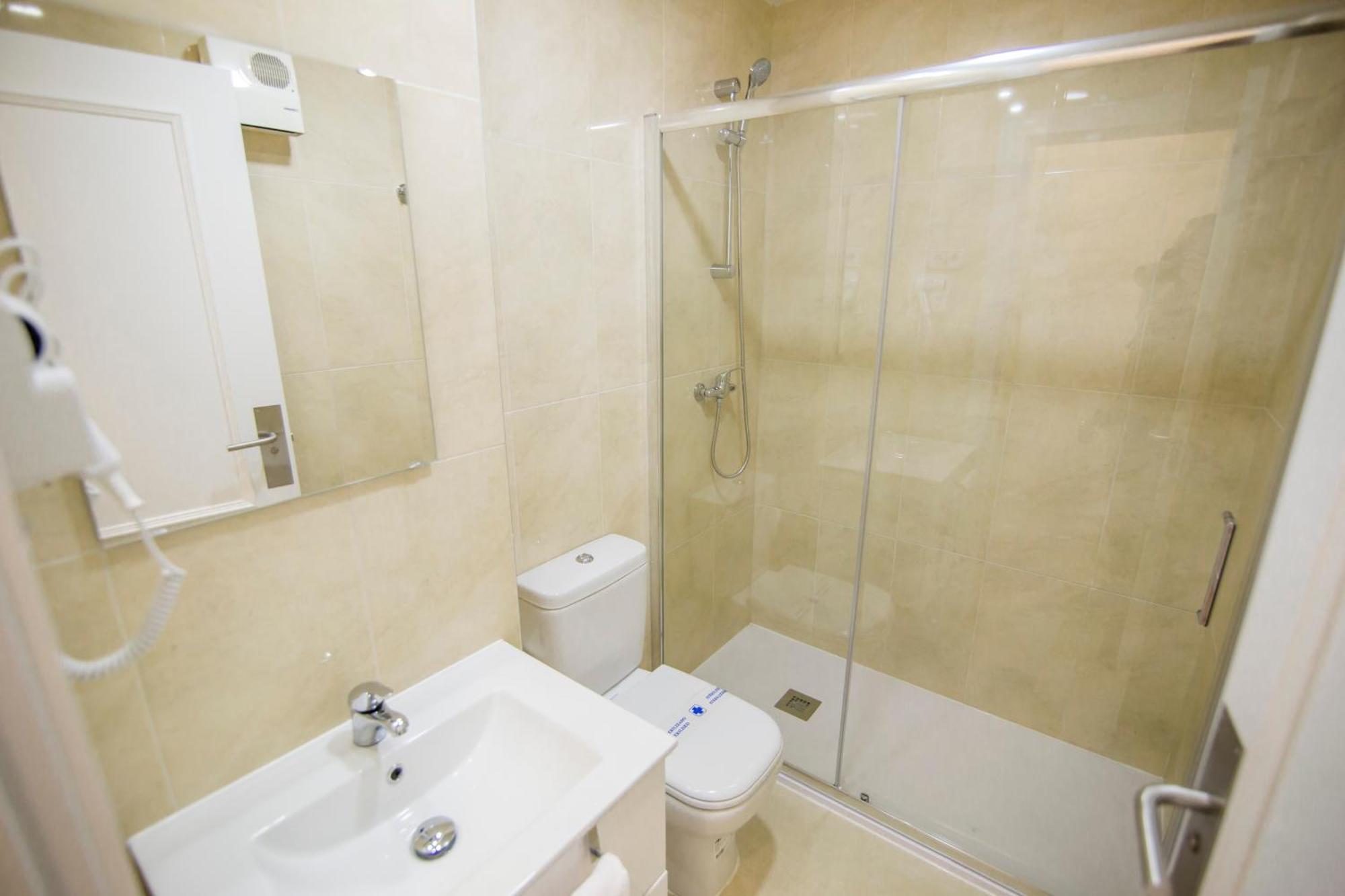 Apartamentos Plaza De Santiago - Estudios Turisticos - 1 Llave Pinto Exteriör bild