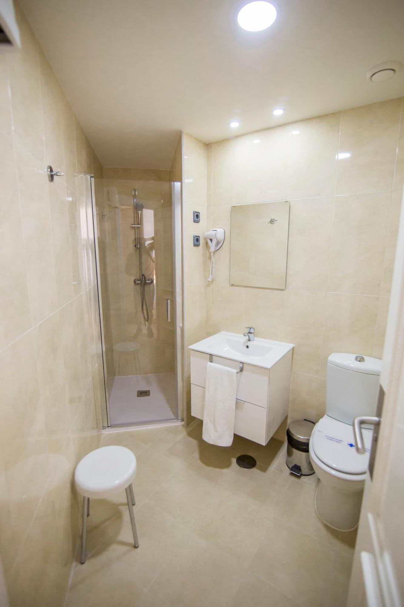 Apartamentos Plaza De Santiago - Estudios Turisticos - 1 Llave Pinto Exteriör bild