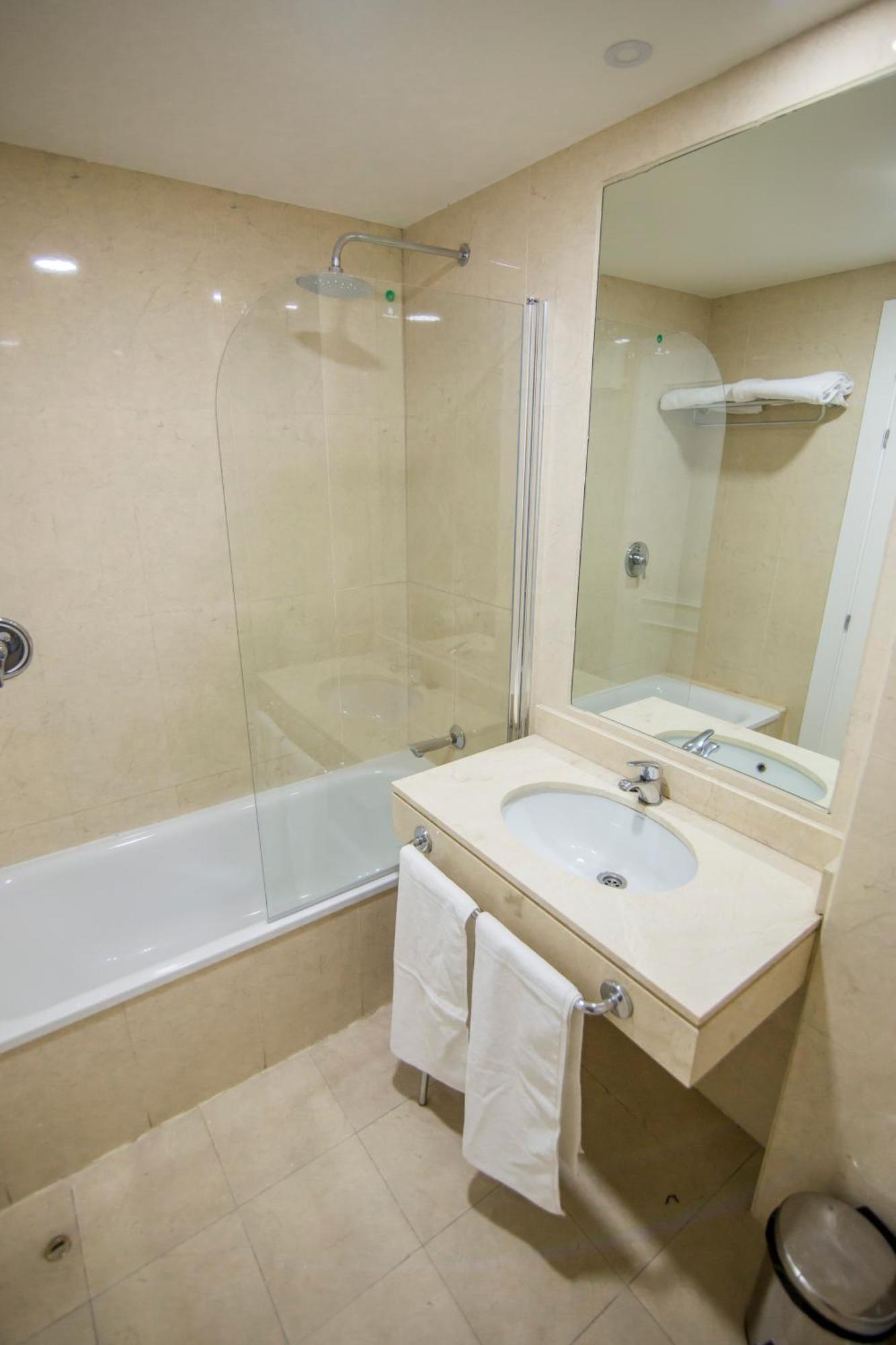 Apartamentos Plaza De Santiago - Estudios Turisticos - 1 Llave Pinto Exteriör bild